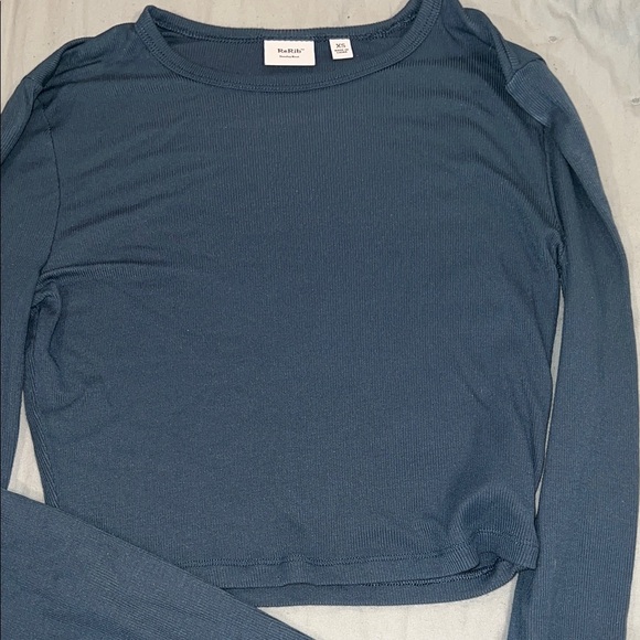 Brandy Melville Charcoal Long Sleeve Crop Top - Picture 3 of 5